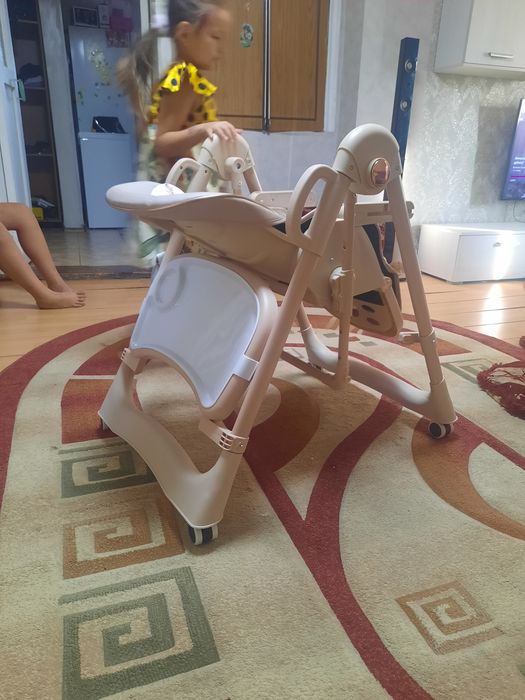 Продам детскии стул