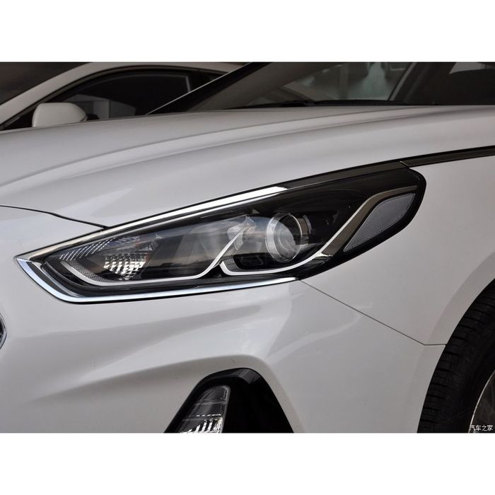 Стекла фар Hundai sonata 17-19г.