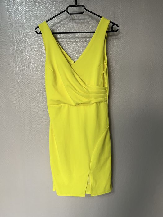 Официални рокли.