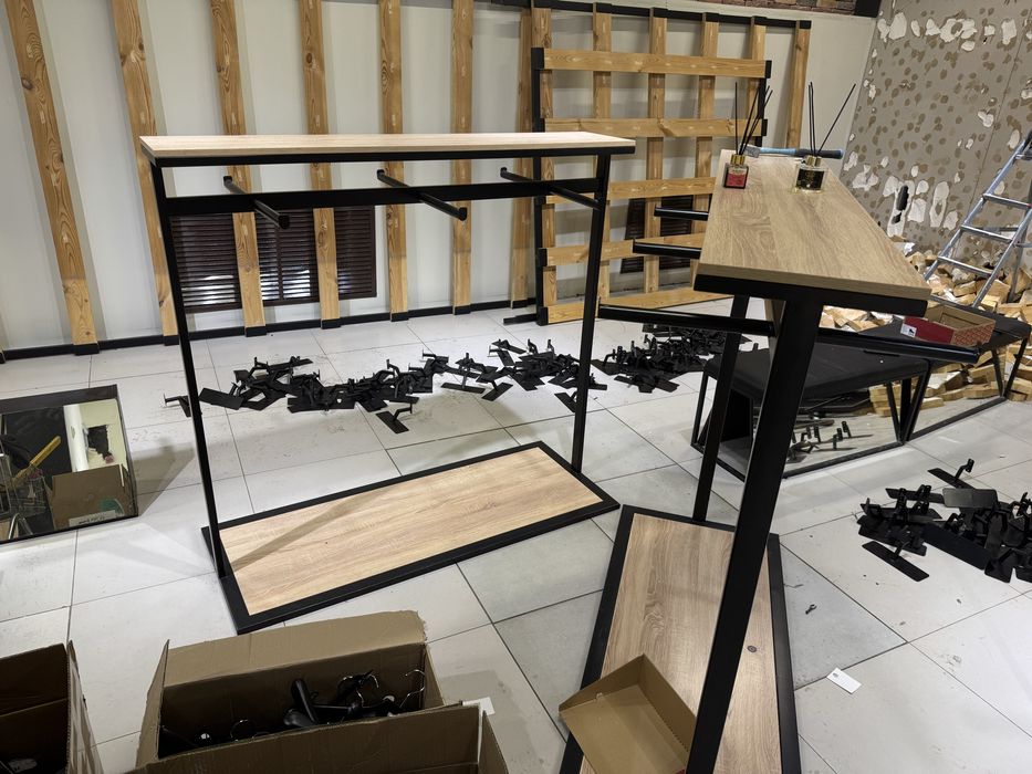 Стенд для магазина одежды (рейлы/стойки/стенд)