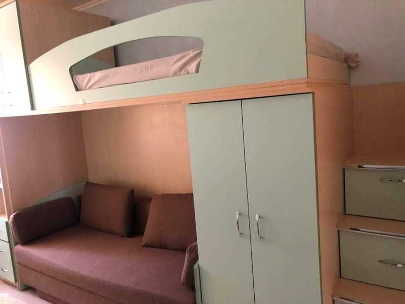 vand apartament 3 camere, decomandate in Buhusi