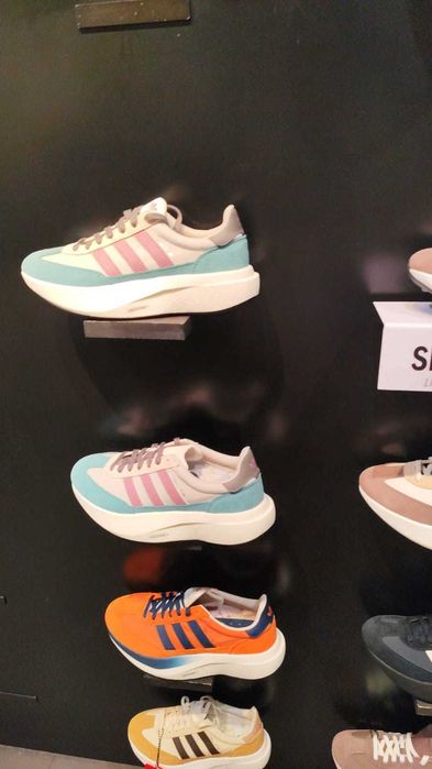 Оригинальные кроссовки Adidas, размер 39 (новые)