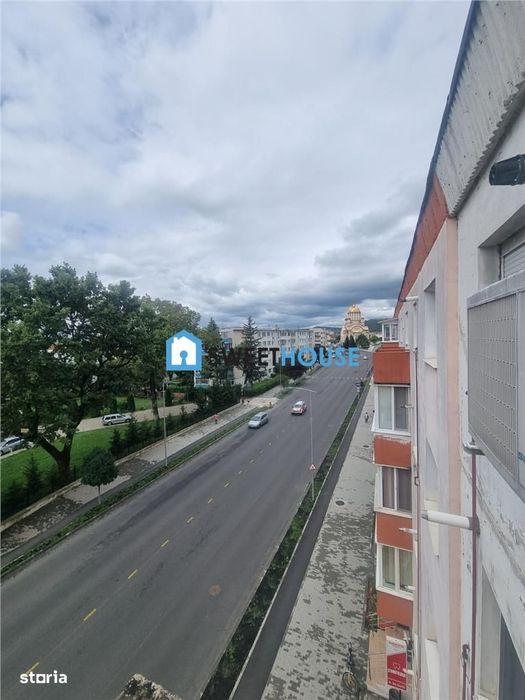 Apartament cu trei camere zona centrala