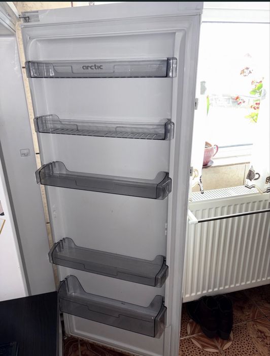 Frigider cu congelator Arctic