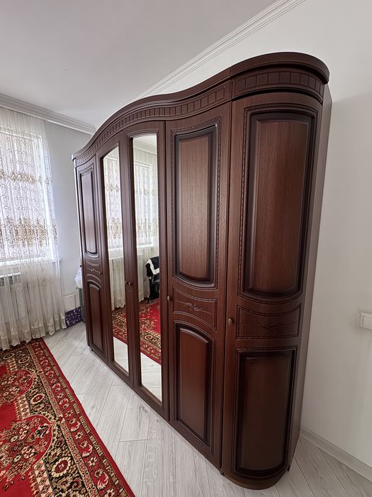 Гарнитура (шкаф, тумбочки и кровать)