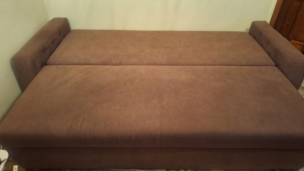 Vand canapea extensibila aproape noua,cul.ciocolatie