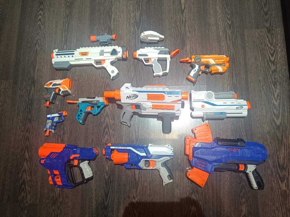 Комплект Hasbro Nerf бластери (9 бр.) + патрони – отлично състояние