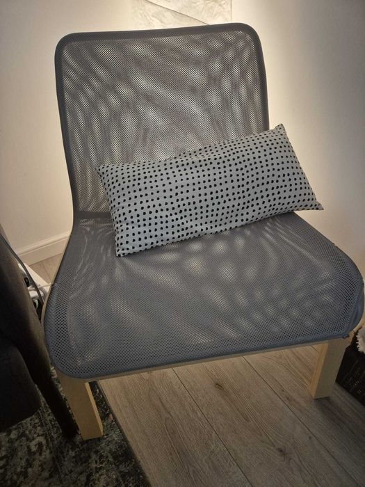 Fotoliu usor din furnir de mesteacan si plasa gri