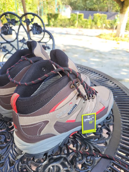 Vând bocanci barbați outdoors marca Gelert