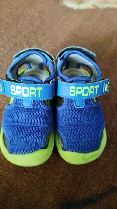 Продам детскую обувь