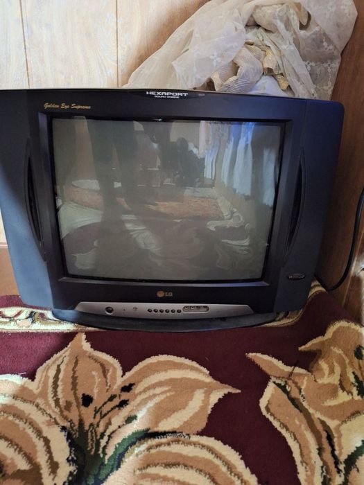 Продаю телевизор в хорошем состоянии.
Работает исправно, без поломок и