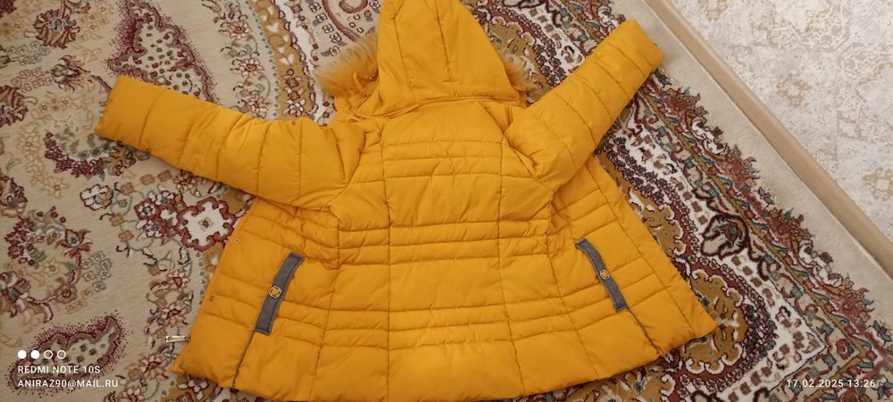 Куртка женская размер L жёлтого цвета