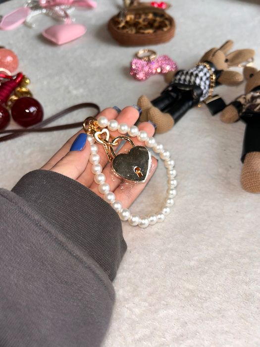 Ключодържател/Аксесоар за чанта черешки Coach и други