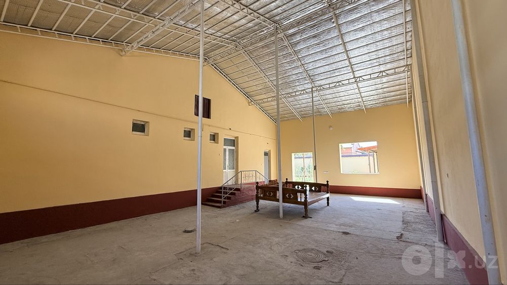 Hovli uy (namunali kotej uy) sotiladi