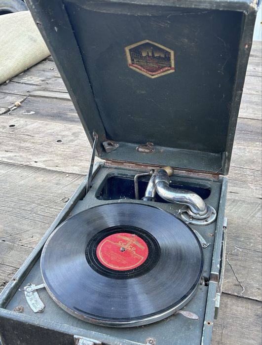 Продам срочно патефон!