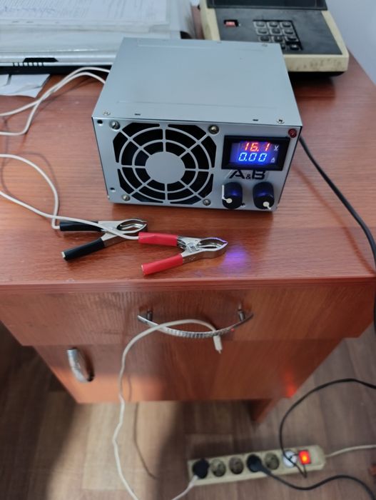 Универсальное зарядное устройство