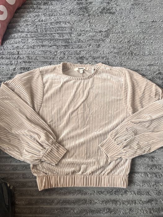 Блузка бежевая легкая