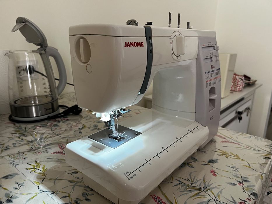 Швейная машина Janome