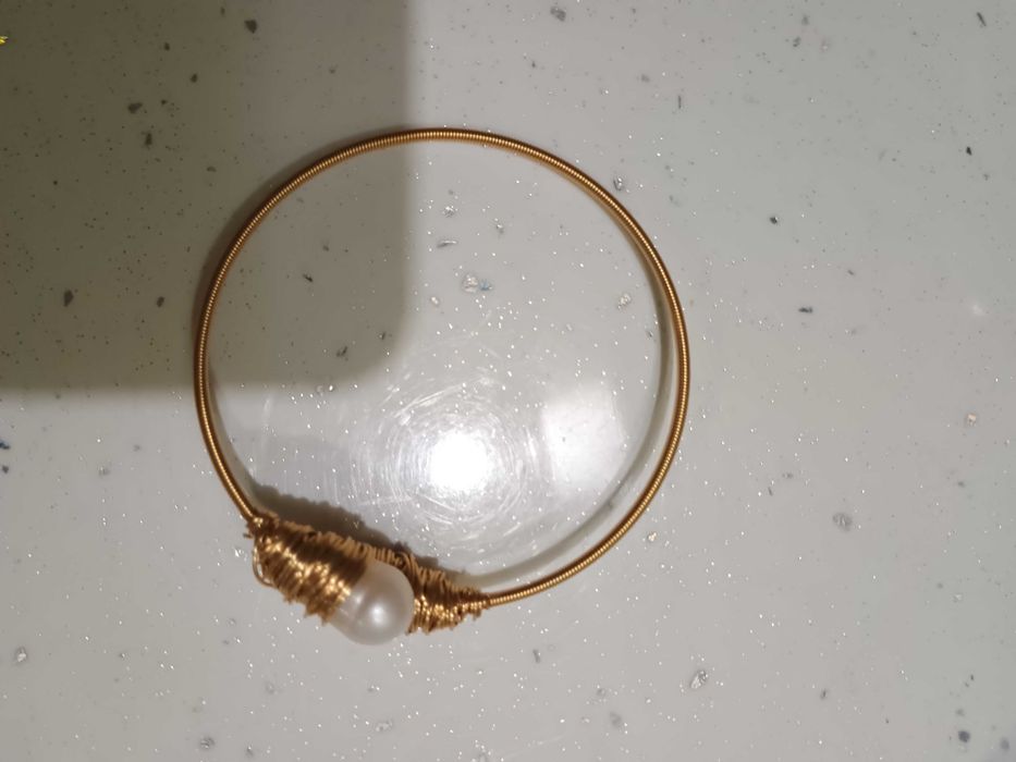 Нова гривна с големи речни перли