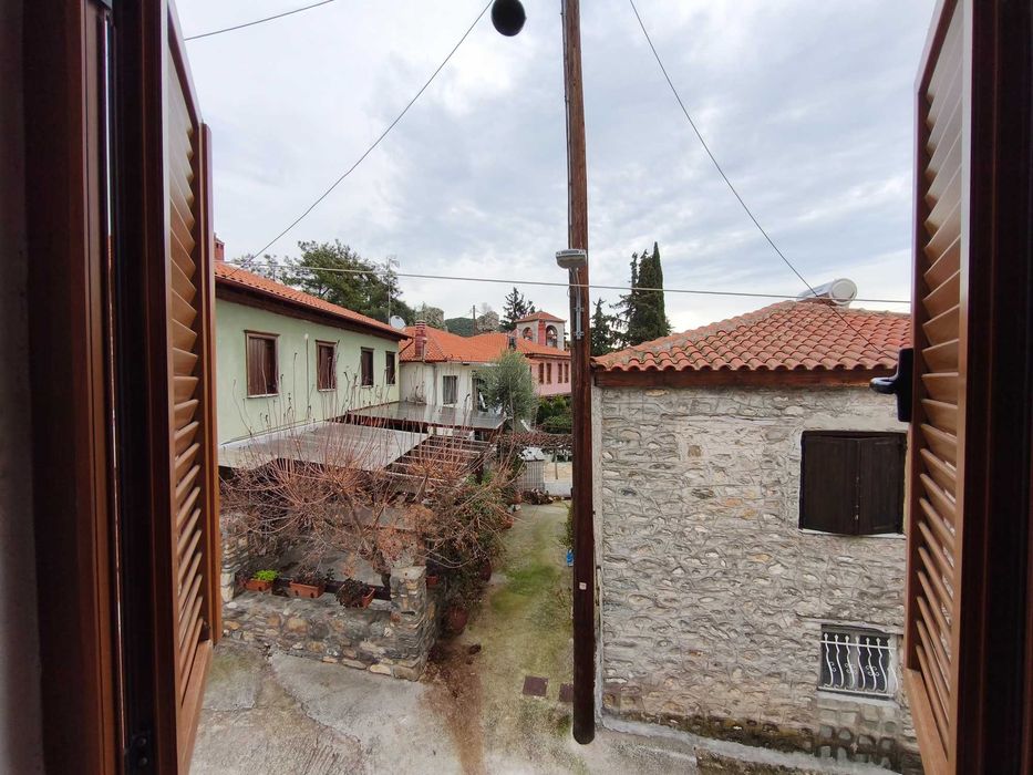 Продава къща с РЗП 154 м2 и двор 127 м2 в Стара Врасна, Гърция