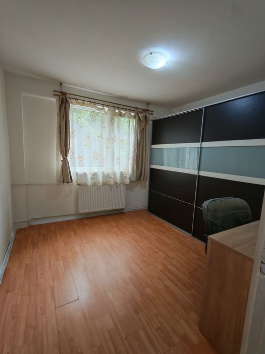 Vînd apartament decomandat zona Lujerului decomandat