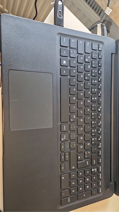 Dell Latitude 3500  i3-8145u RAM 8gb, SSD 256