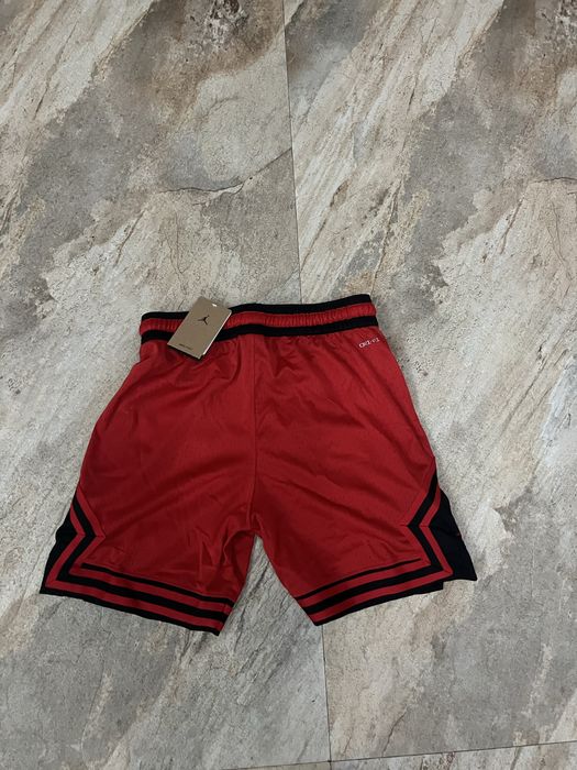 Pantaloni scurti jordan rosii