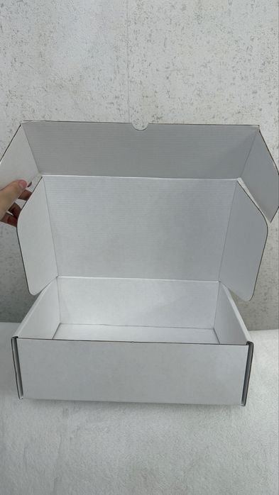 Продам Коробки белые