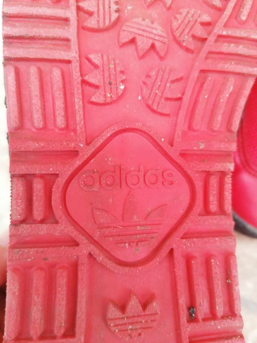 Vând adidasi