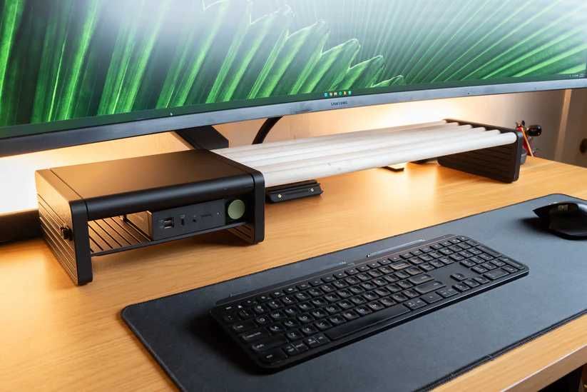 Модулен рафт за бюро с дървени профили