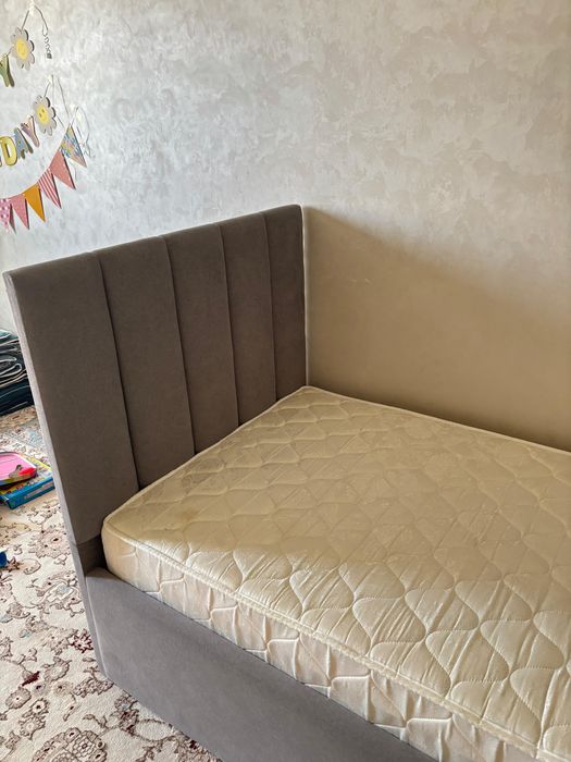 Продам Кровать 60’000