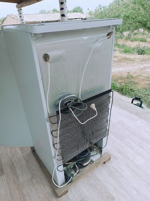 Продам Холодильники 2 шт  срочно !!!