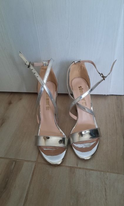 Дамски токчета и дамска чанта