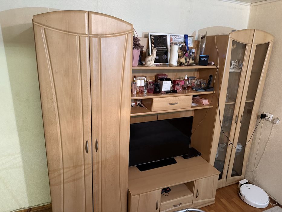 Продам стенку зальную