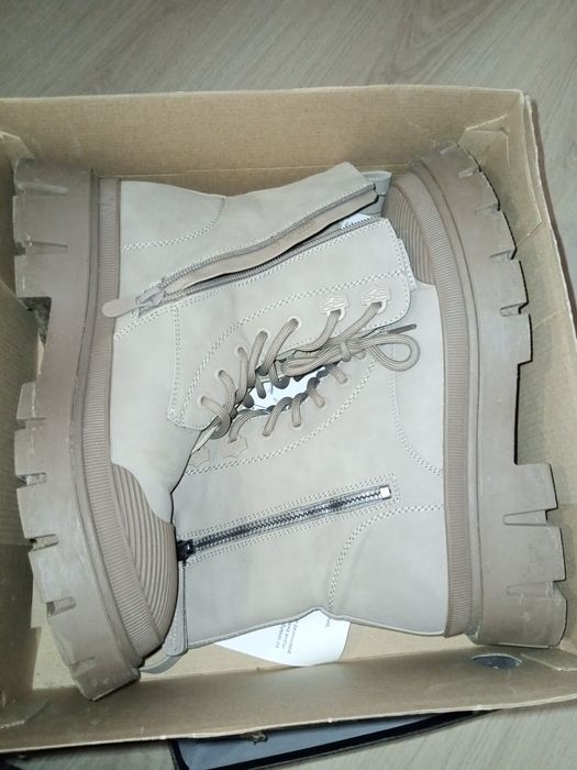 Продам зимние ботинки