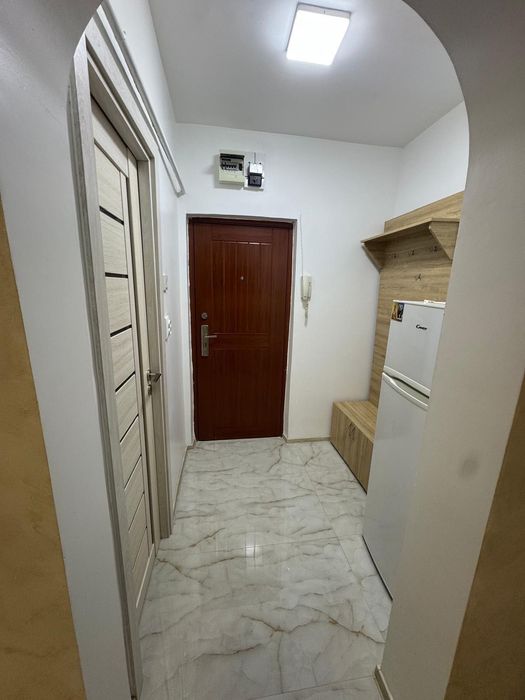 Închiriez garsonieră