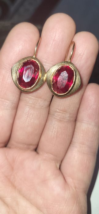 Продам золотые серьги  8гр