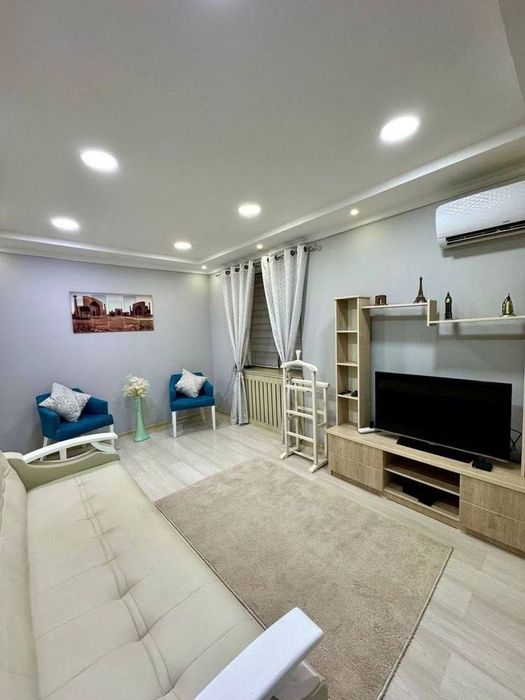 Срочно продажа квартиру Метро БИЙ  2/1/4 кирпич