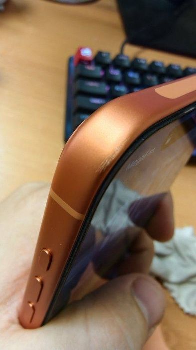 Iphone 17 pro, есть коцки на корпусе, почти идеал