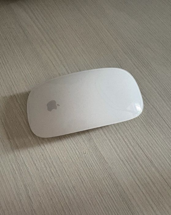 Оригинальная мышь Apple для MacBook