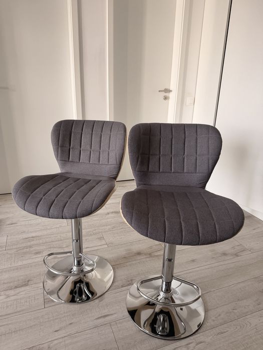 Scaune de bar 2 bucati stare foarte buna