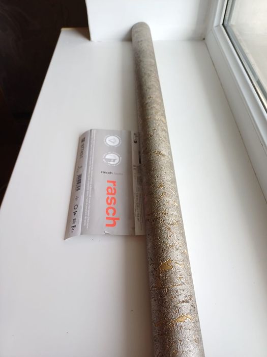 Качественные обои, остатки после ремонта