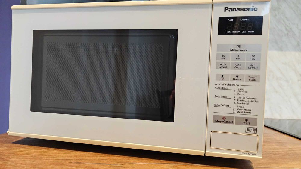 Микровълнова фурна Panasonic NN-E271WM