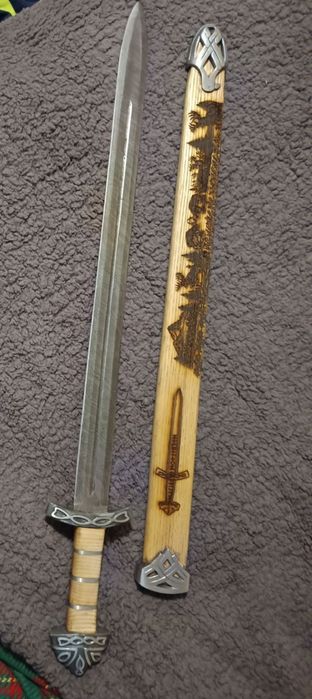 Викингски дамасков меч