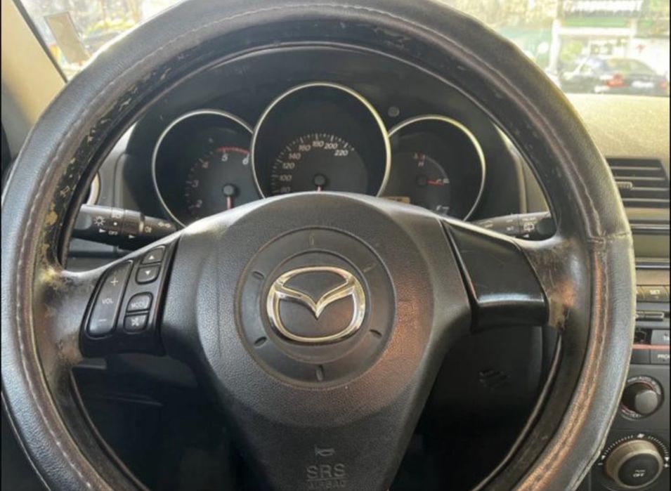 Mazda 3 спешно продавам кола