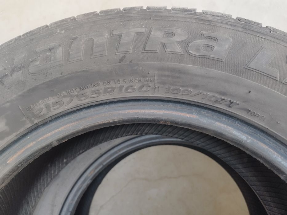 Vând 2 cauciucuri Hankook 215/65R16 vara