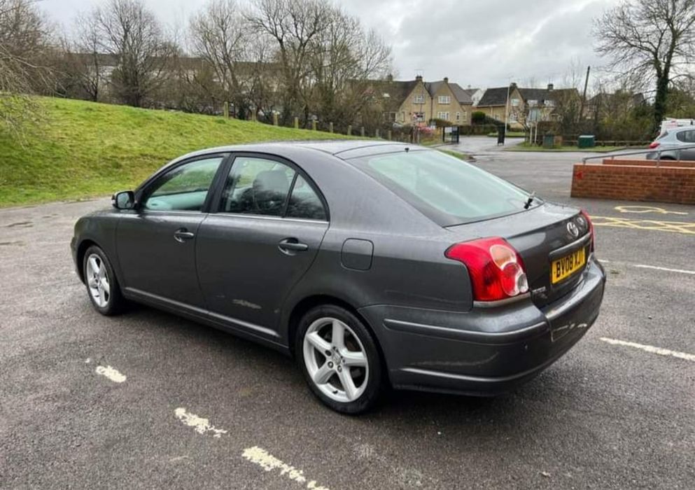 Dezmembrez Toyota Avensis T25 2.0 126 cp 2008