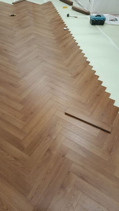 Укладка ламината аккуратно и качественно