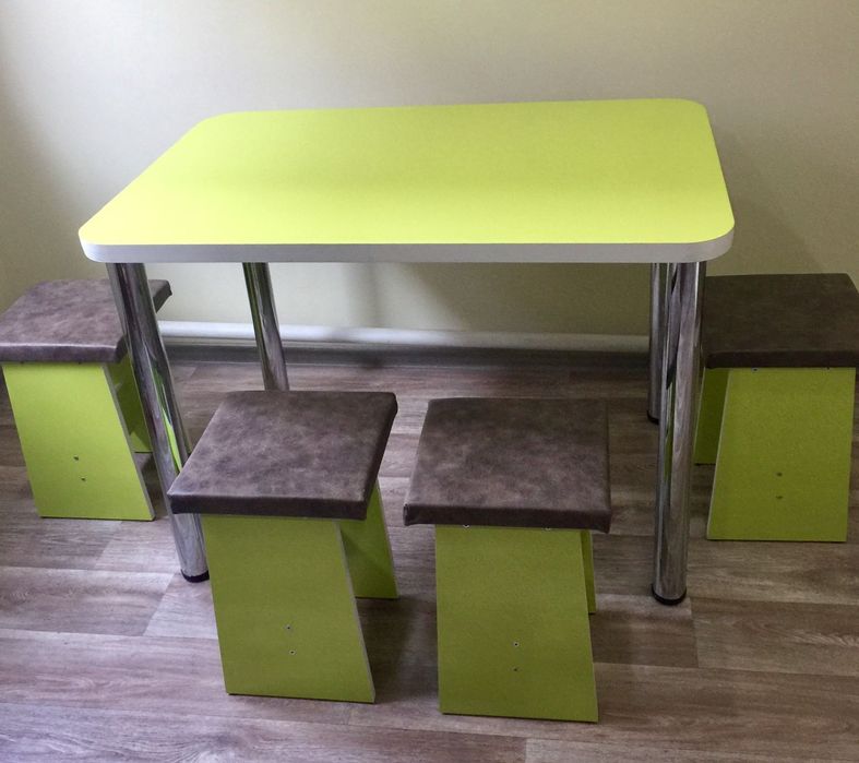 Продам стол и 4 табуретки