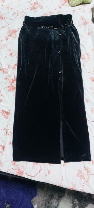 Юбка в рохошем состоянии велюровая размер M
